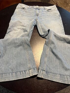 RE-DONE low rise flare. Size 32.